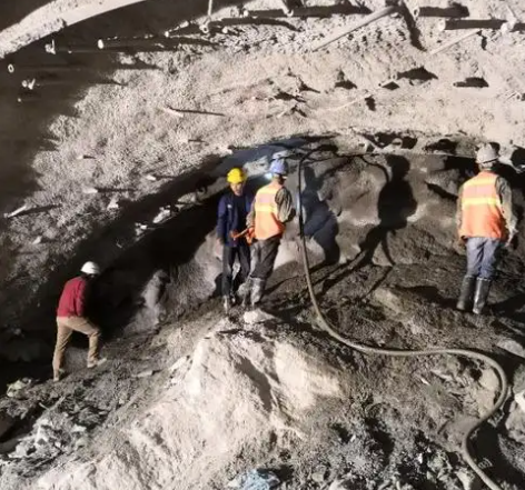 九台拱顶带模注浆料的施工流程及注意事项